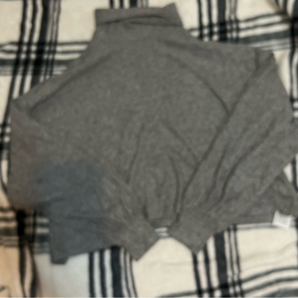 Hollister Cropped Sweater